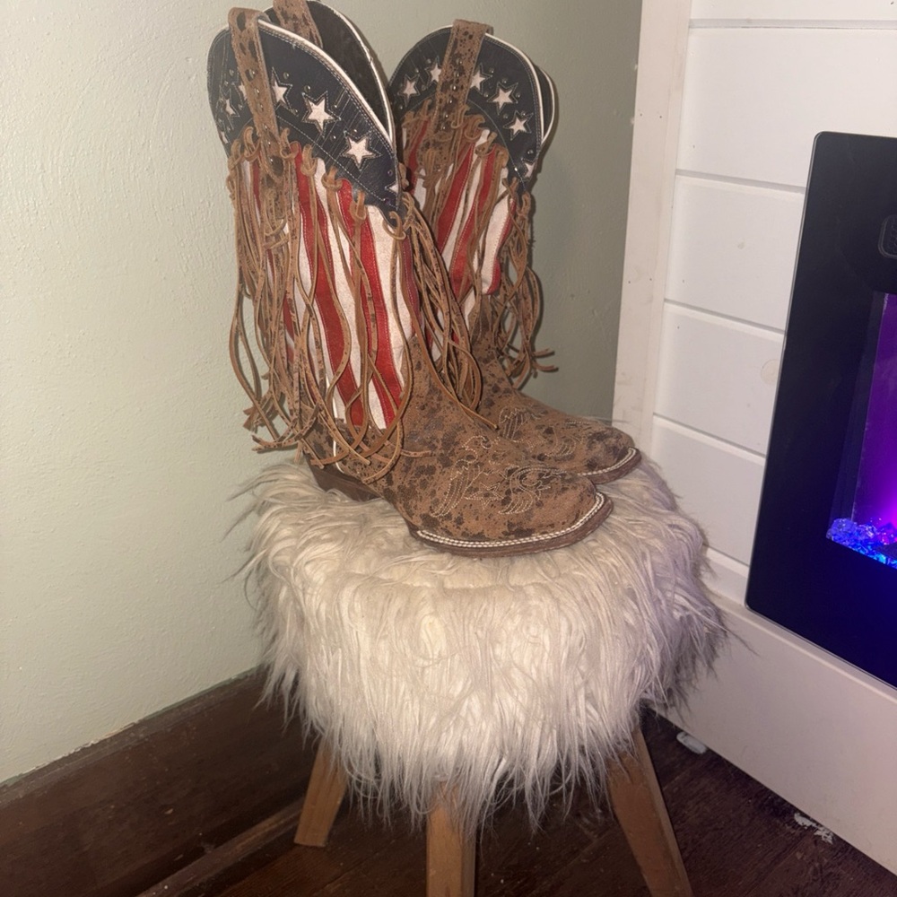 Buckle Brown and Red Star Fringe Boots